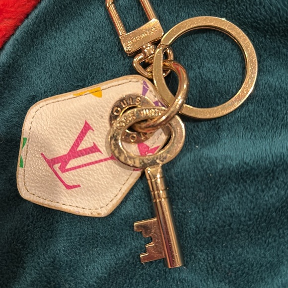 Louis Vuitton key chain - Picture 2 of 5